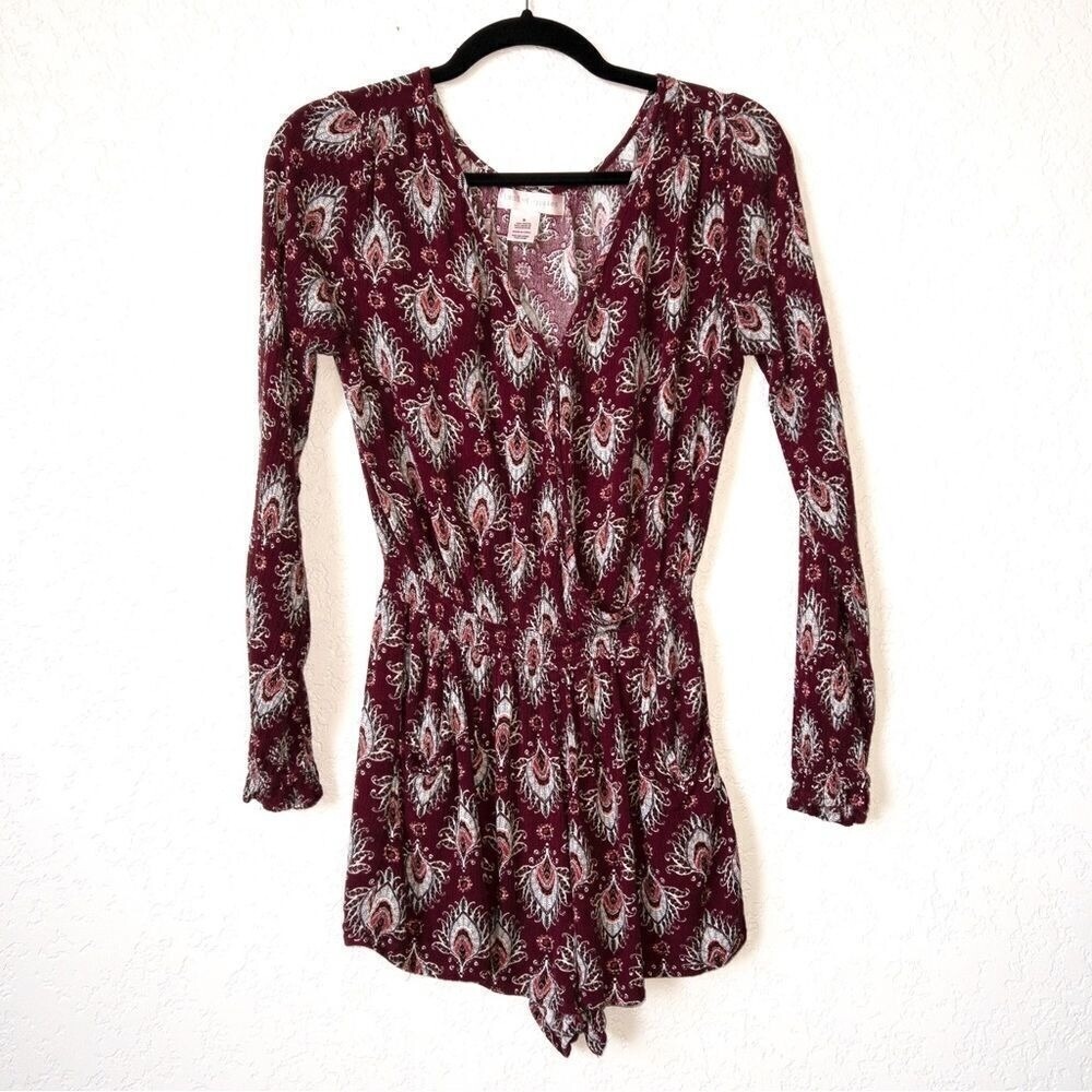 Band of Gypsies Maroon‎ Paisley Long Sleeve Romper Size Small